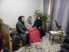عیادت رئیس دانشکده و هیئت همراه از پرستار اورژانس خانم شکوفه کریمی