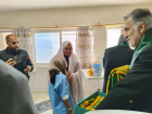 حضور خادمیاران رضوی در بیمارستان سجادیه تربت‌جام؛ پرچم حرم و هدایای متبرک مهمان بیماران