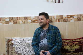 تکریم حماسه‌سازان دفاع مقدس؛ دیدار مسئولان با خانواده جانباز سرافراز علی اسدی