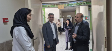 تجلیل فرماندار شهرستان صالح‌آباد از کادر درمان بیمارستان شهدا در شرایط بحرانی