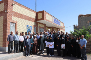 تجلیل از خیرین سلامت روستای بزد با اهدای لوح سپاس