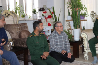دیدار رئیس و مسئولان دانشکده علوم پزشکی تربت‌جام با جانباز و آزاده سرافراز